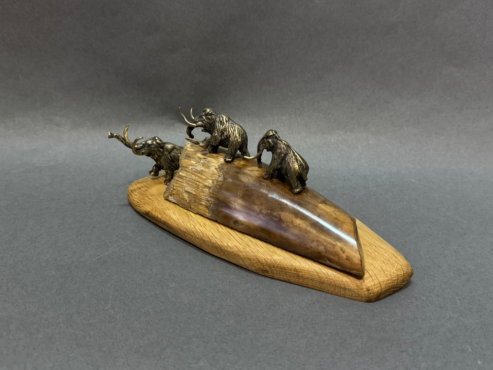 Три мамонта