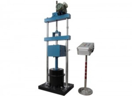 Surface vibrating compaction forming machine