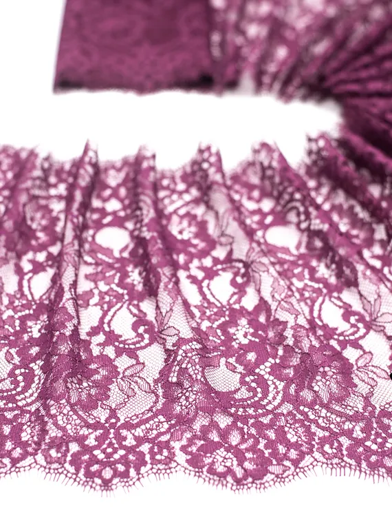 01-45 Кружево шантильи 24 см, слива