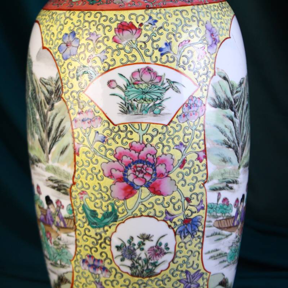 Парные вазы со сценами придворной жизни