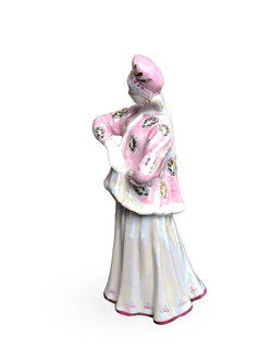 Фарфоровая статуэтка "Лебёдушка" в розовой шубке (Дулево)