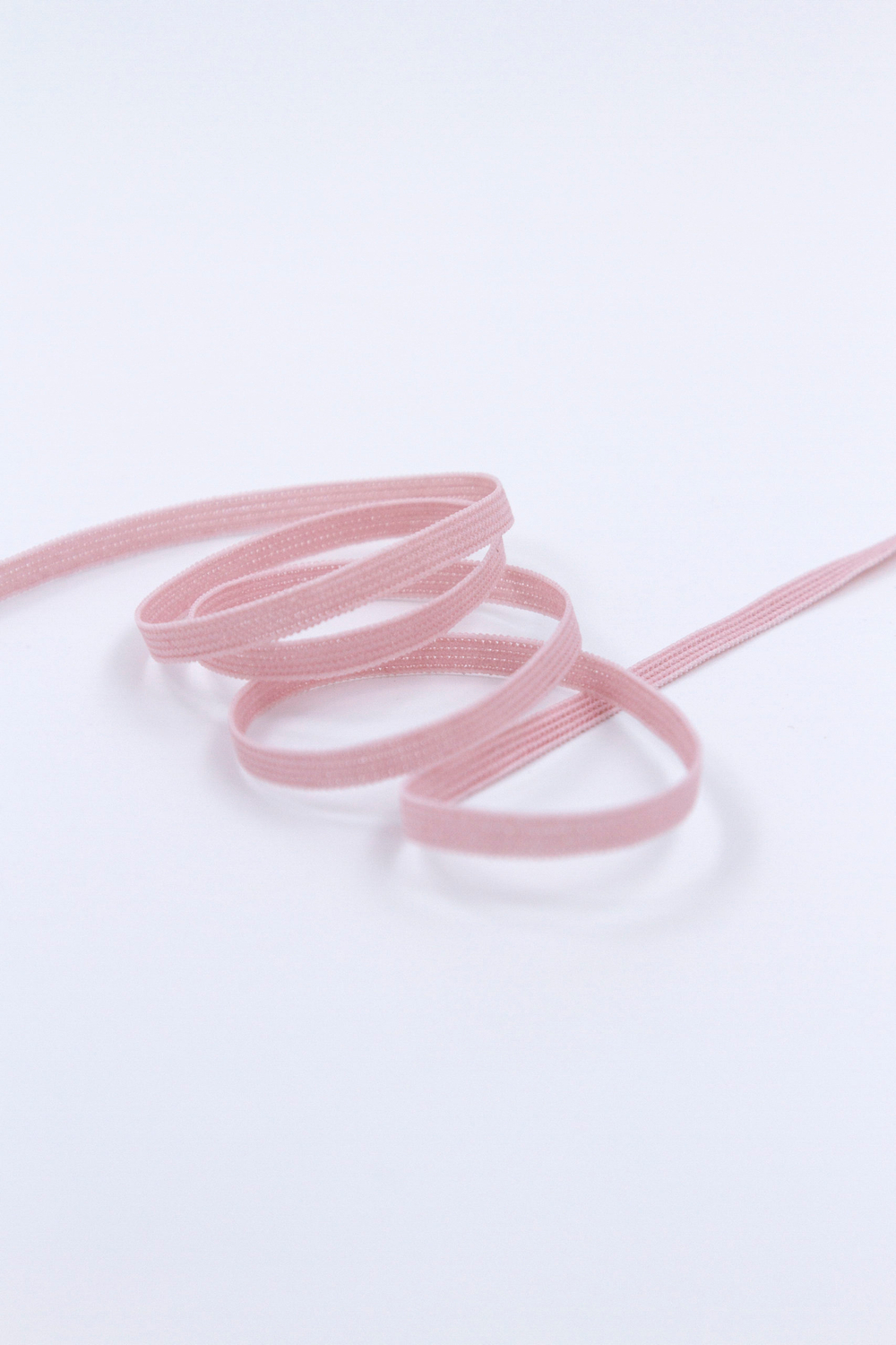 Резинка узкая бельевая пудровая ( лотос ) ширина 4 мм с учётом фестона Lauma (Латвия)