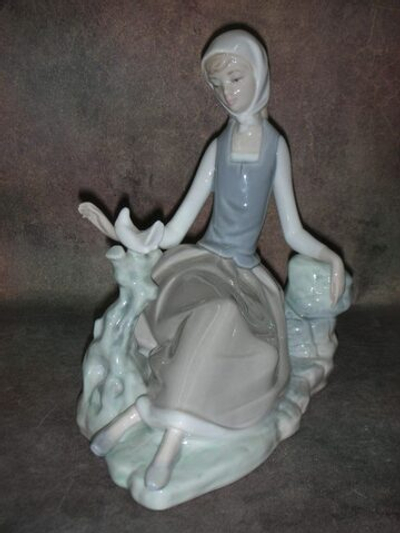 Статуэтка. Фарфор. Пастушка с голубем. Lladro. Испания