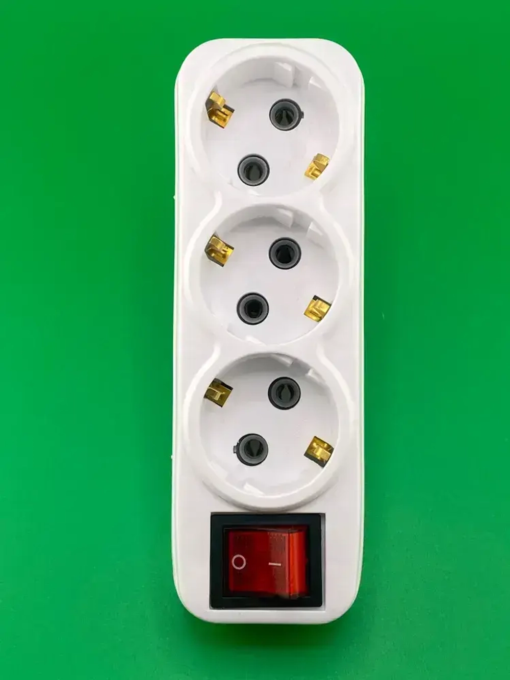 Тройник для розетки электрический с выключателем на 3 гнезда, Разветвитель в розетку 220 плоский с заземлением белый 16А