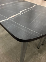 Стол неразд Пластиковый подстолье прямое хром Царг.пояс венге Ст-ца черный тунис (венге)