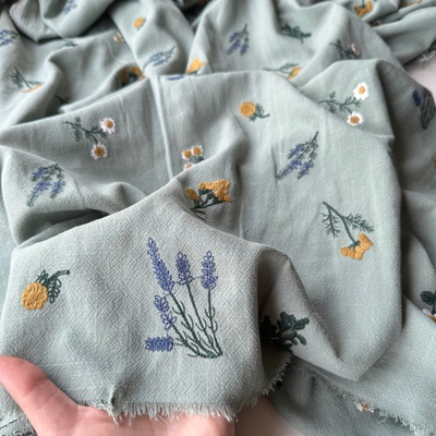 Полулен (лен+вискоза) с вышивкой на эвкалиптовом фоне