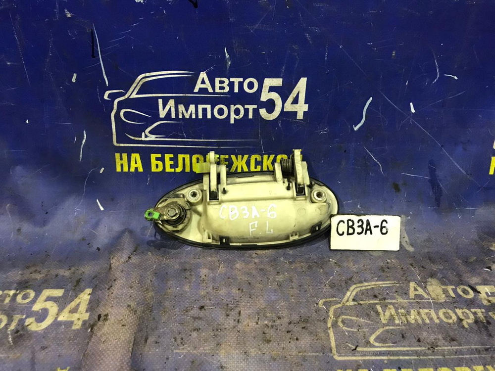 Ручка двери передней левой внешняя MITSUBISHI LANCER 1993