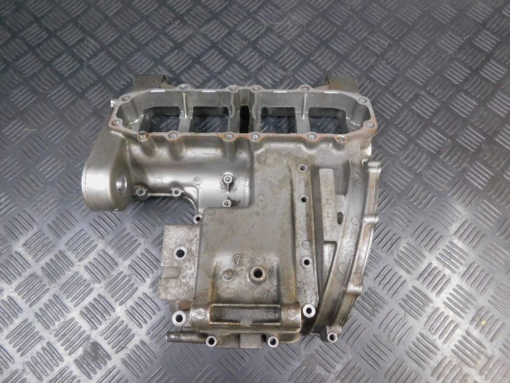 Верхняя часть картера Kawasaki ZZR 400 98 053020