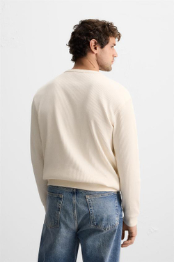 ZARA ФУТБОЛКА С ПУГОВИЦАМИ НА ВЫРЕЗЕ, ЭКРЮ