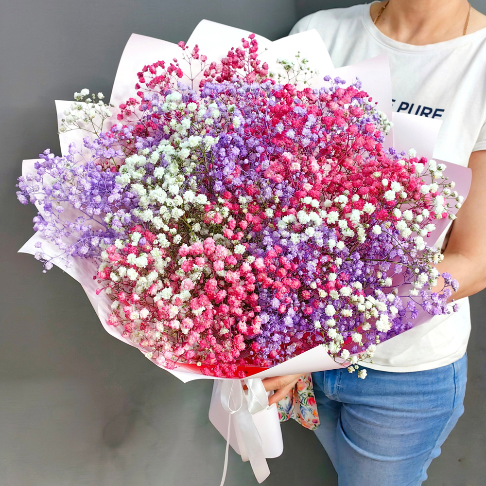 Букет из цветной гипсофилы