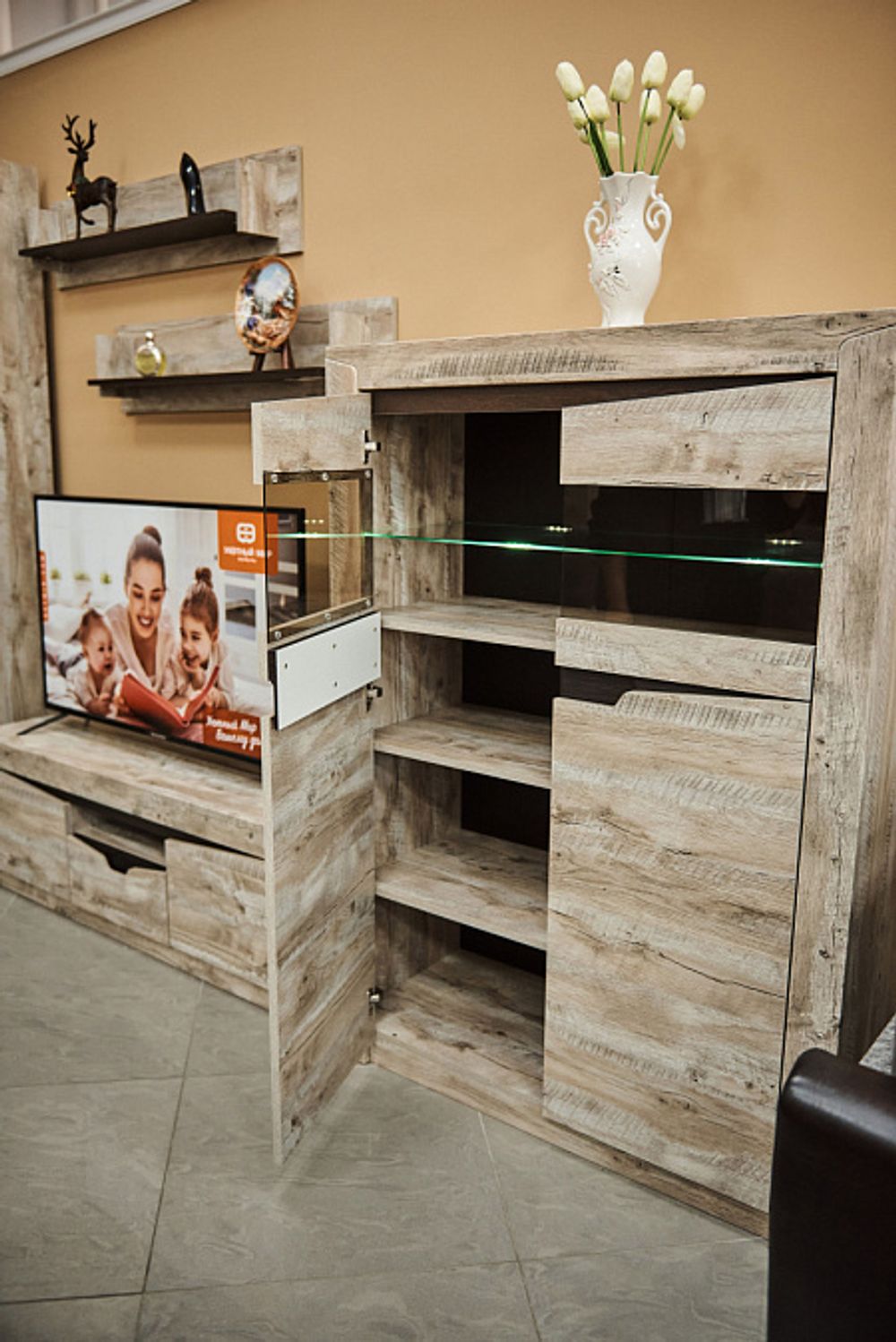 Хилтон витрина малая 2-х ст.(440)