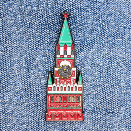 Значок Спасская башня Кремля - серия Поезд Деда Мороза