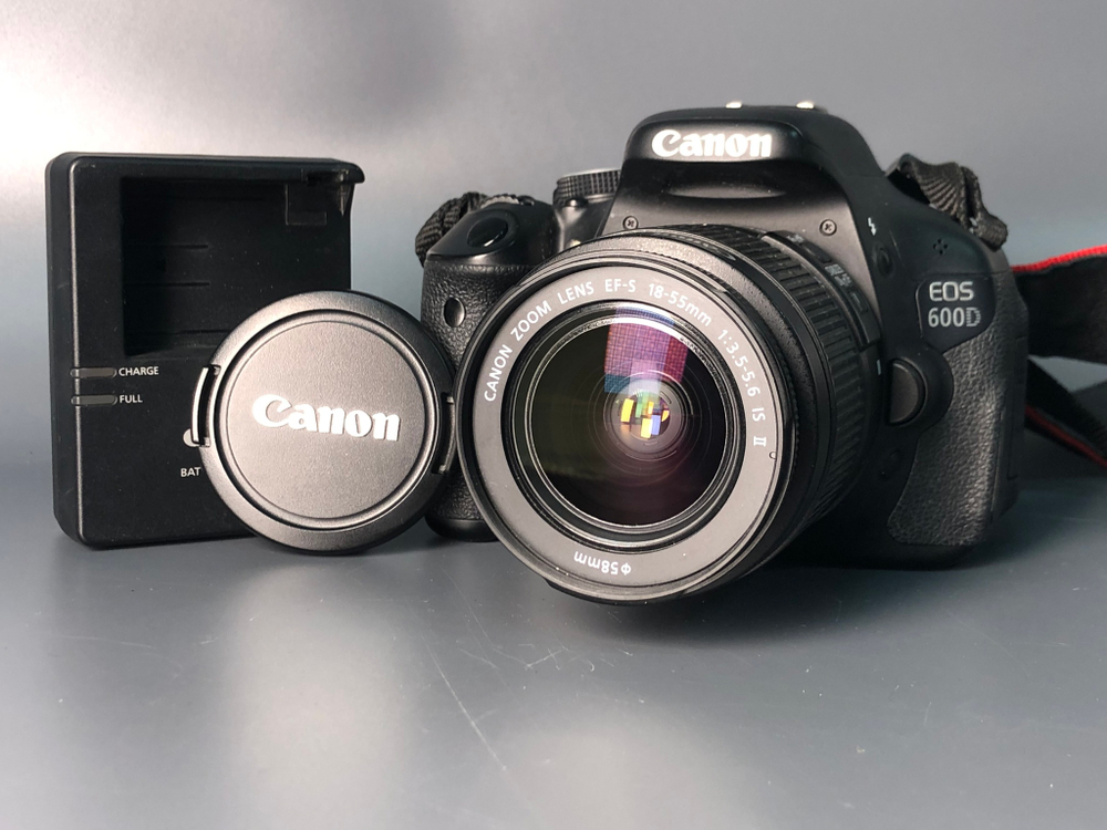 Canon 600d Kit 18-55 8100 кадров пробега