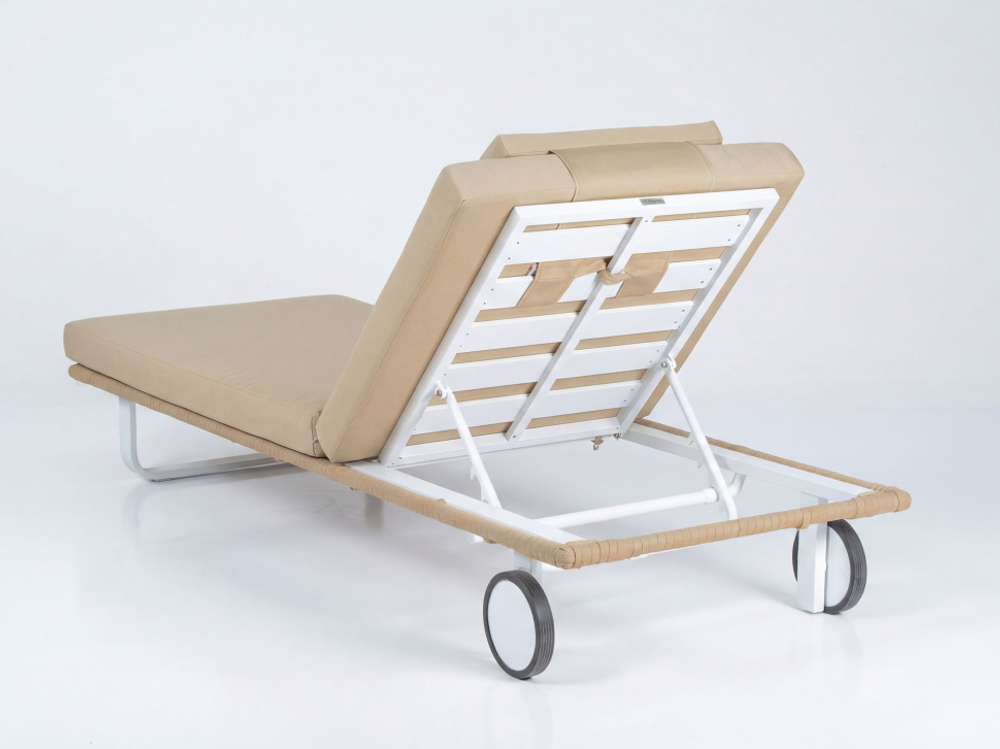 Шезлонг Ideal Patio КОСТА С на колесах, каркас белый, матрас бежевый (с подушкой)