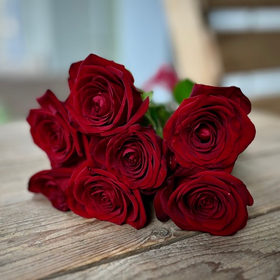 Букет «Алый Виват» 7 шт.