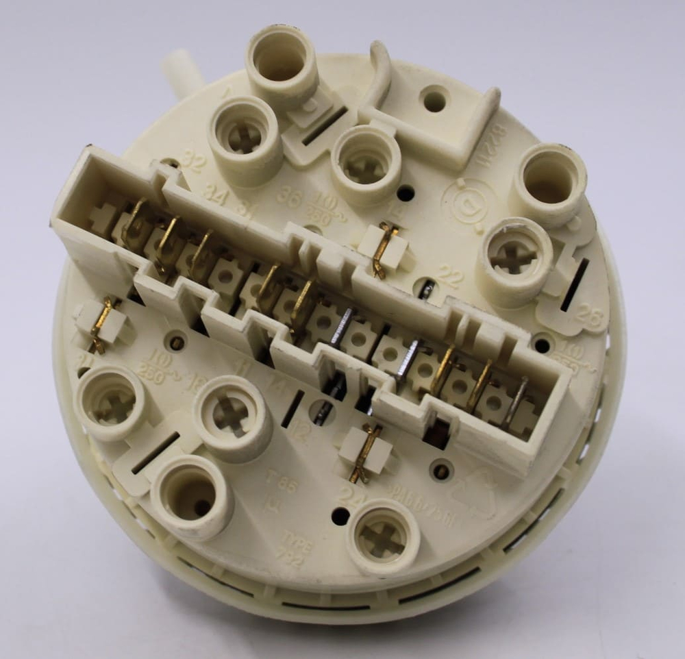 Датчик уровня воды (прессостат) 7930070 146152232 (438/06) стиральной машины Electrolux, Aeg, Zanussi