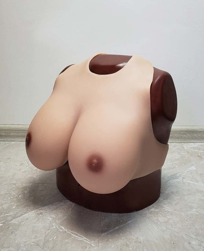 Облегченная силиконовая накладная грудь, Размер D (4Й) на обхват 85-100см с застежками на шее и за спиной