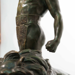 Бронзовая композиция «Человек, укротивший льва»