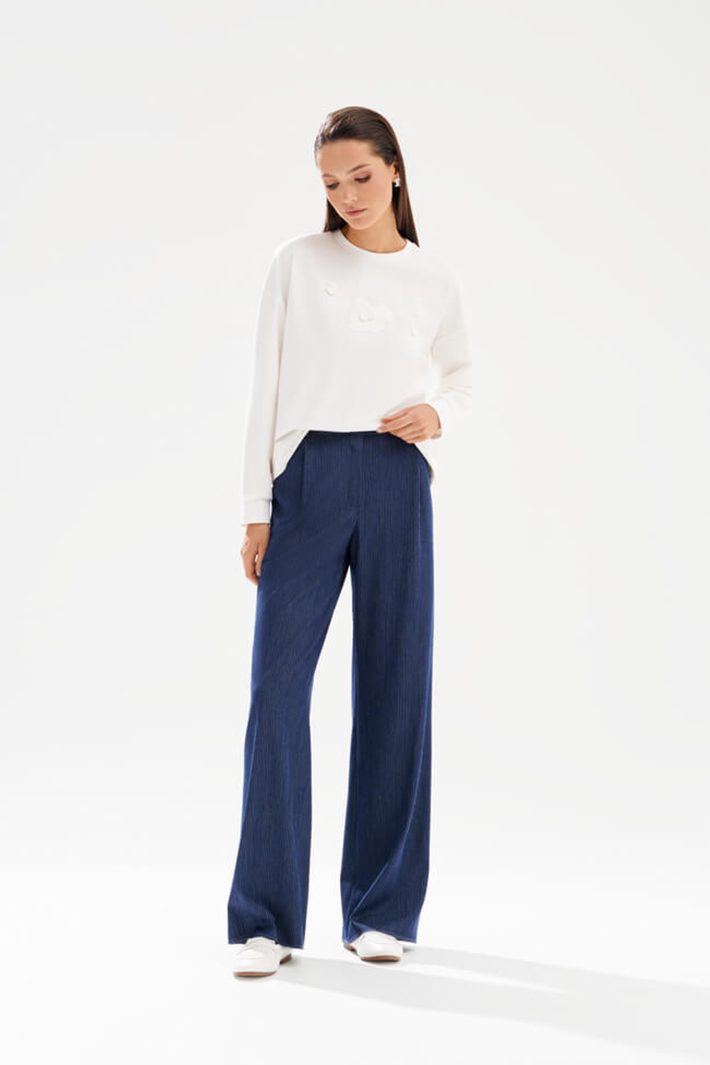 23559 Свитшот женский (молочный)