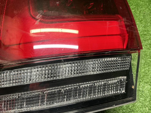 Фонарь левый внешний Toyota Land Cruiser 300 21-нв