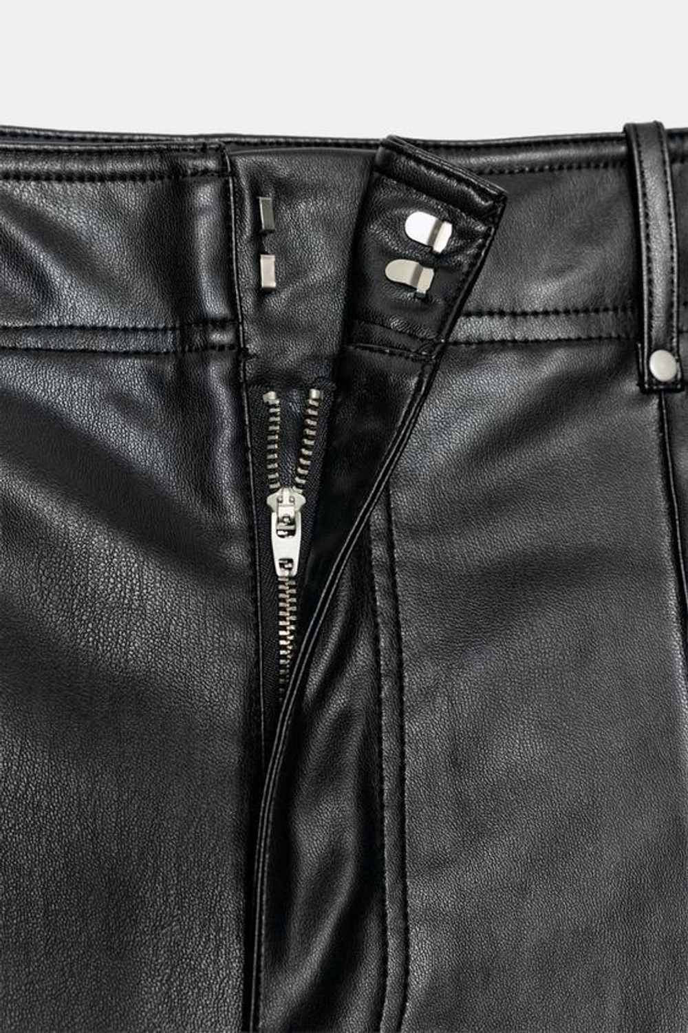 ZARA БРЮКИ ПРЯМОГО КРОЯ WIDE LEG ИЗ ИСКУССТВЕННОЙ КОЖИ ZW COLLECTION, ЧЕРНЫЙ