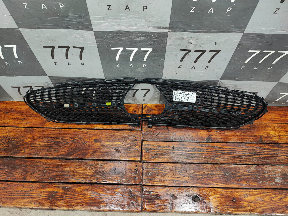 Решетка радиатора Mercedes E-Class (W213) 20-нв Б/У Оригинал A2138886400
