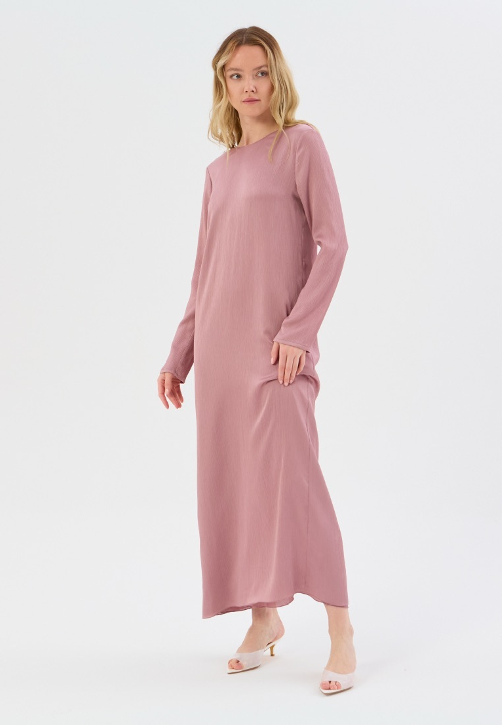 Платье жатка с открытой спиной розовое