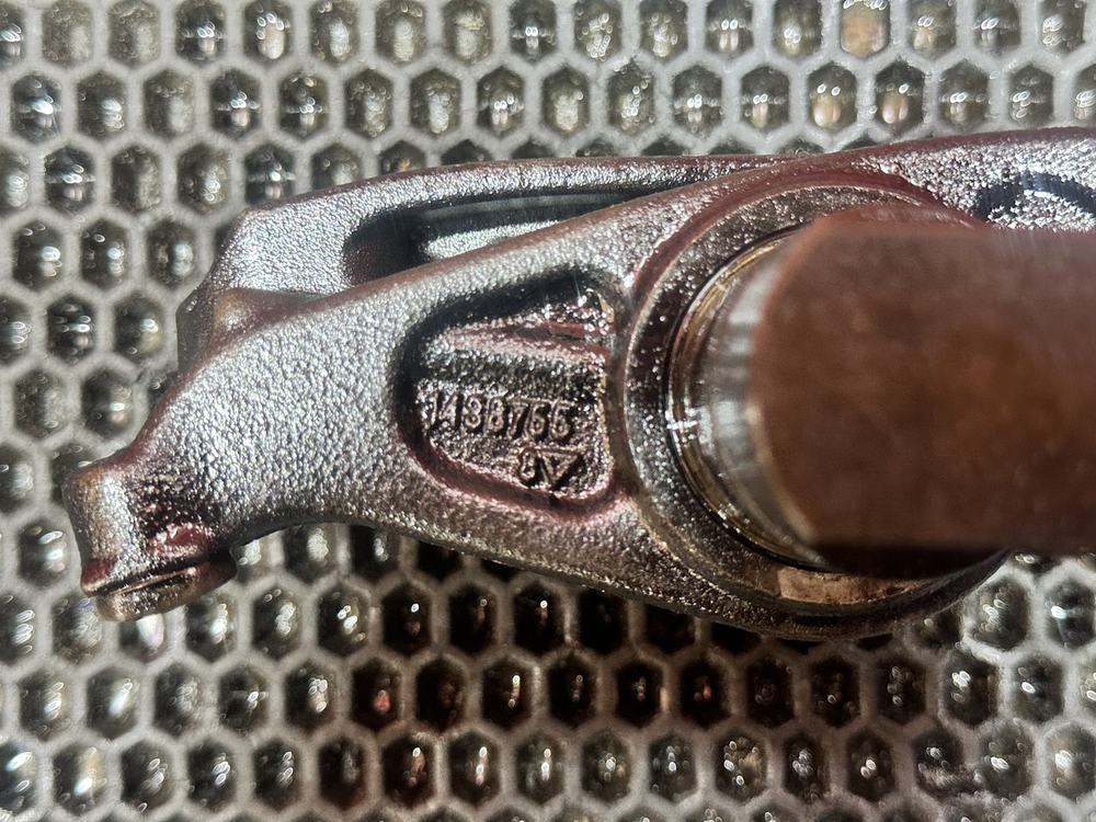 Вал рокеров в сборе