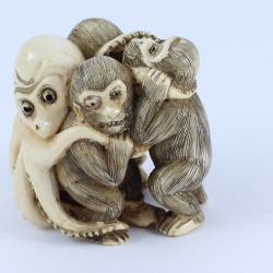 Нэцкэ Осьминог с тремя обезьянами (мамонт)