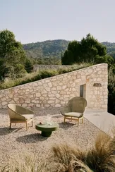 Кресло Olbia с высокой спинкой из искусственного ротанга и массива тика