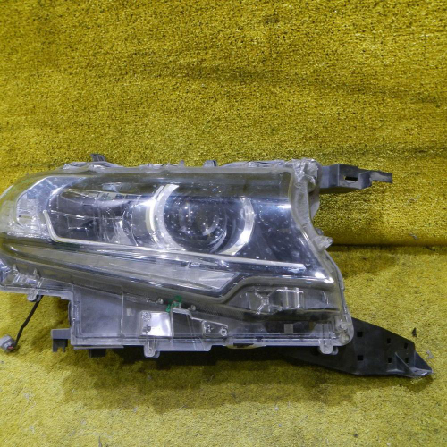 Битая Фара правая Toyota Land Cruiser Prado 150 (2017-н.в.) LED