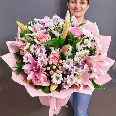 Авторский букет с лилиями