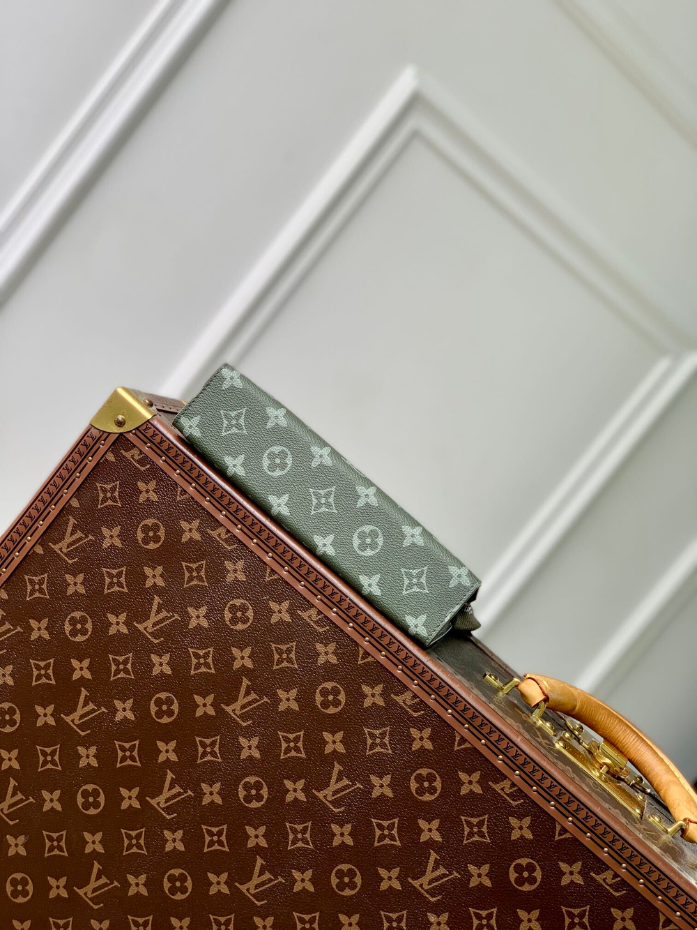 Louis Vuitton Alpha Wearable Wallet