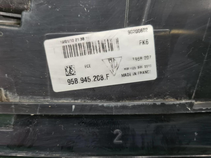 Фонарь крышки багажника Porsche Macan 95b (18-нв)