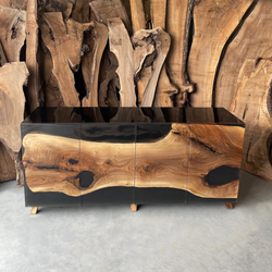 Глянцевый шкаф из ореха с дымчатой смолой