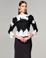 Блуза с отделкой французским кружевом