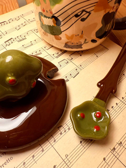 Кружка с крышкой и ложкой "Музыкальный лес"