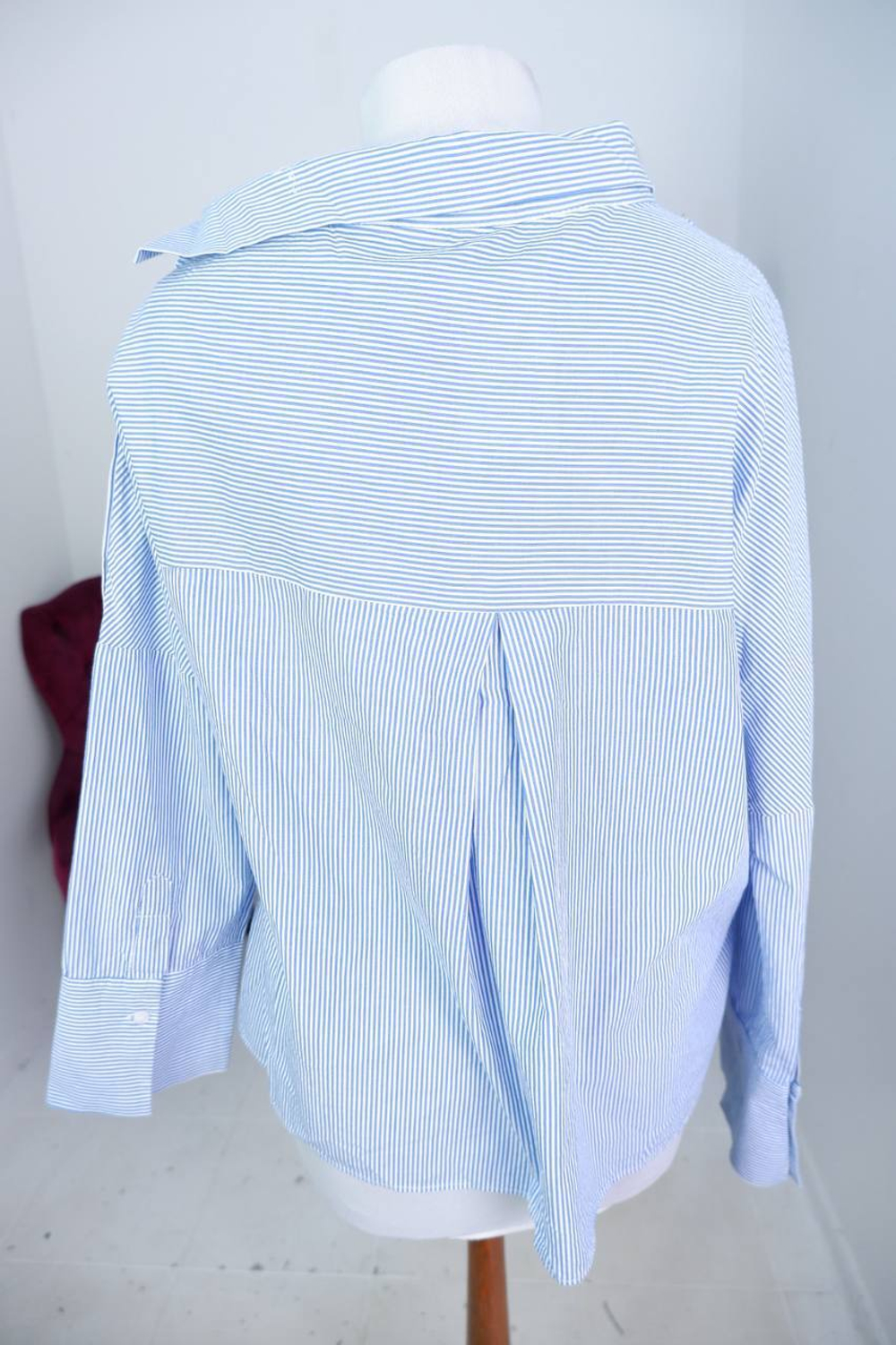 Блузка Zara в стильном дизайне, маркировка М, визуально 46 размер