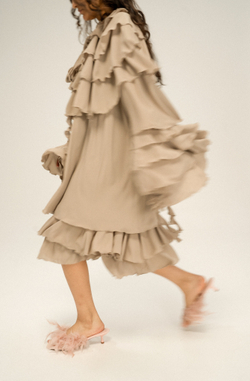 Платье с густыми рюшами