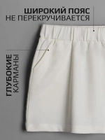 Белый костюм для девочки с юбкой на осень