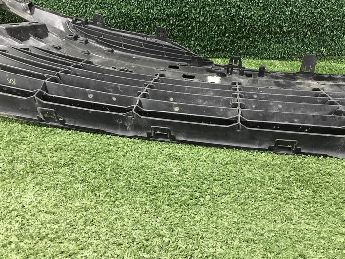 Решетка переднего бампера Toyota Camry xv70 (2017-2021)