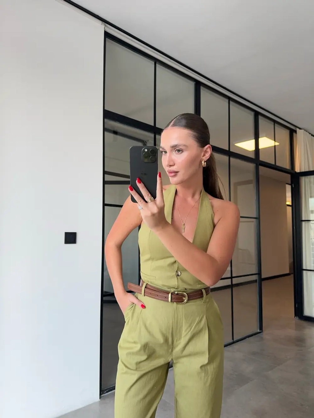 Костюм с жилетом, с открытой спиной