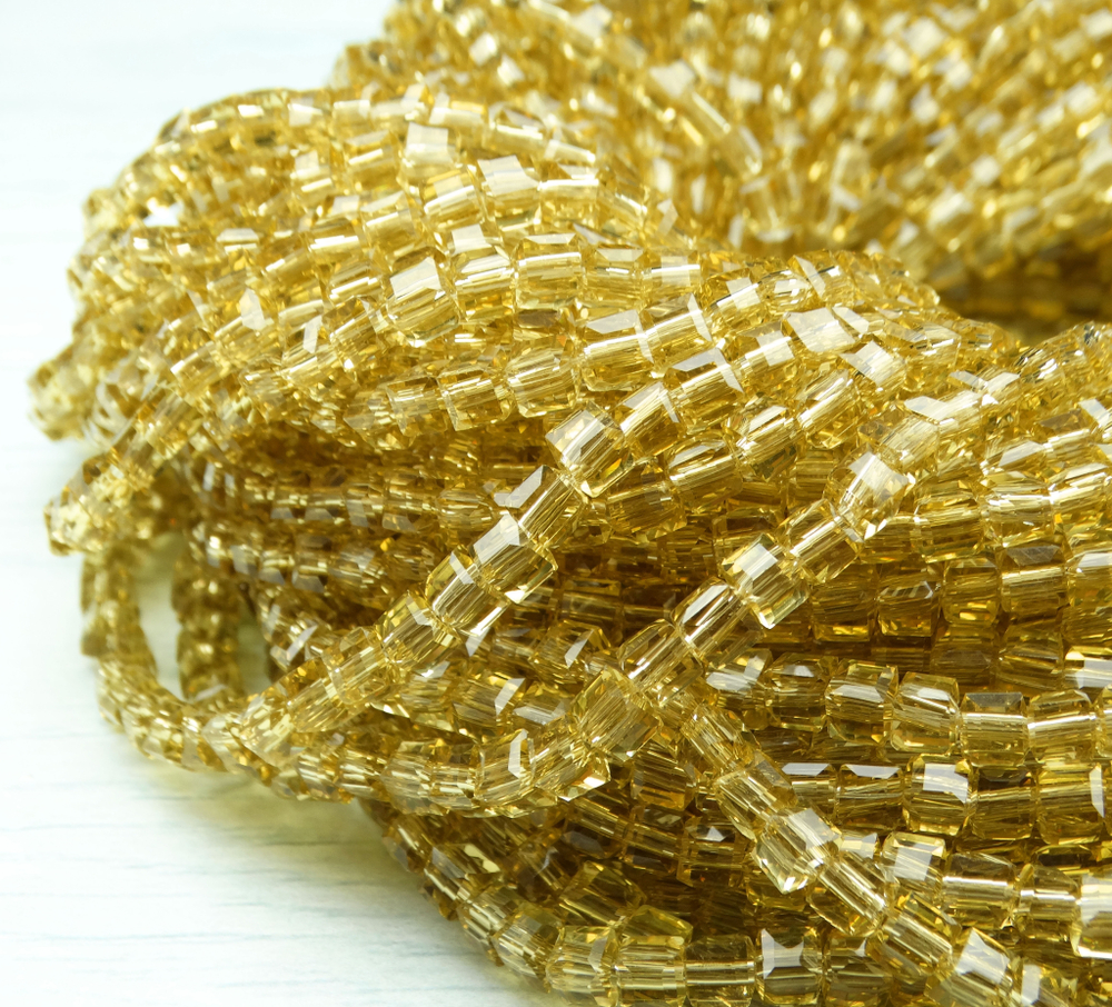 БВ003НН3 Хрустальные бусины квадратные, цвет: шампань, размер 3 мм, кол-во: 63-65 шт.