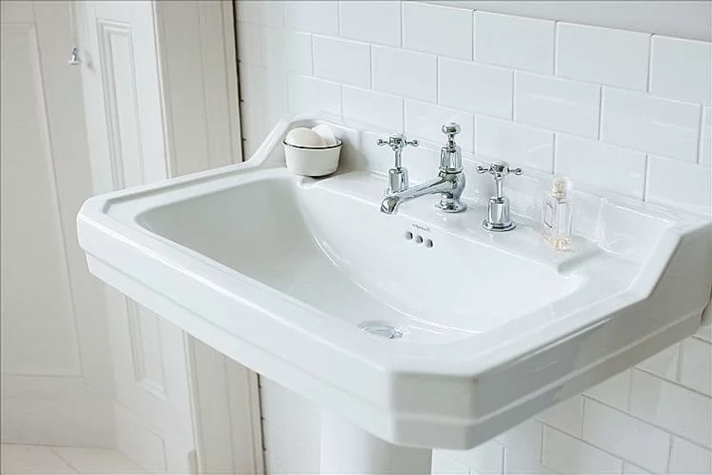 Раковина на пьедестале Burlington Edwardian 61 B5 1TH-P1 белая