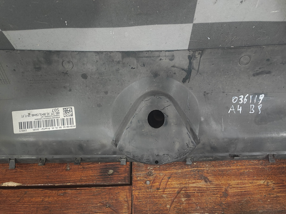Кожух замка капота Audi A4 (B9) 15-20 Б/У Оригинал 8W0807081