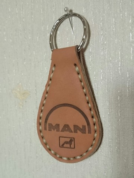 Кожаный авто-брелок "MAN" MLAB-03