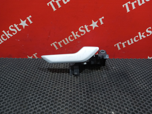 Ручка двери внутренняя правая 2019г