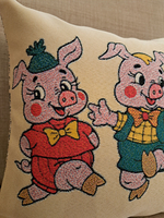 Декоративный гобеленовый чехол для интерьерной подушки Три поросенка 38*38