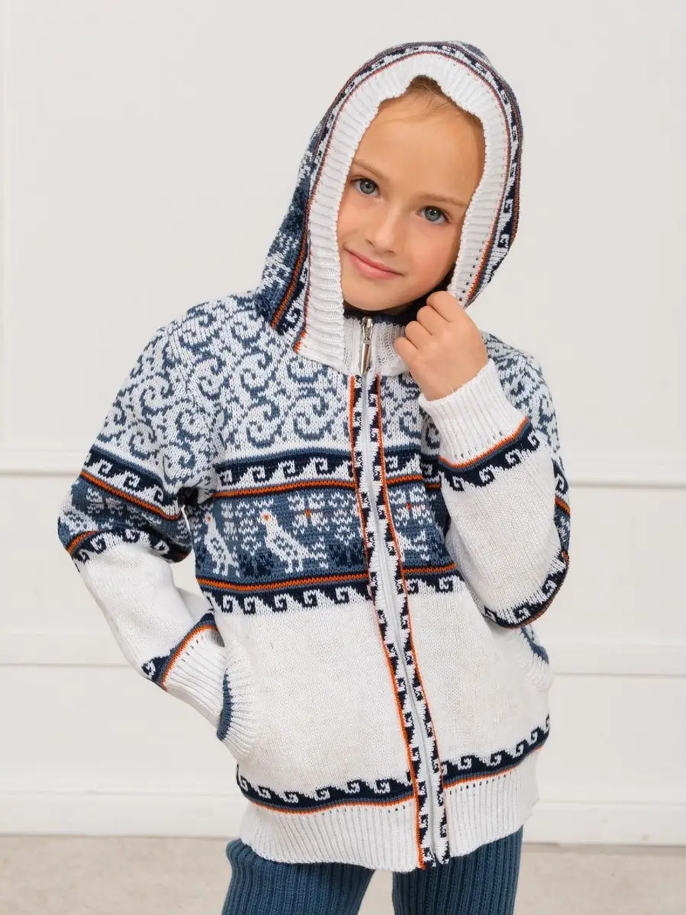 Кофта вязаная с капюшоном