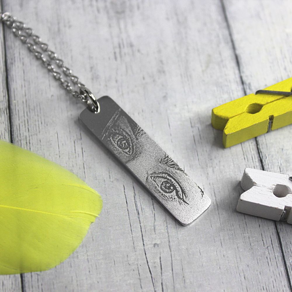 Стальная подвеска с гравировкой фотографии глаз